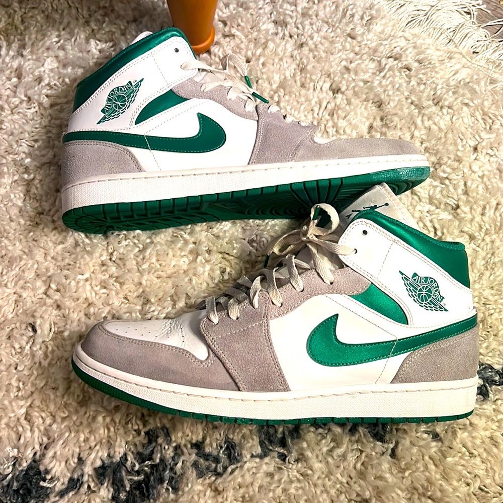 Air Jordan 1 Mid SE 'Grey Pine Green'